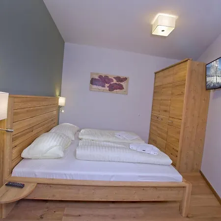 Luxury With Balcony And Access To Sauna Neukirchen am Grossvenediger
