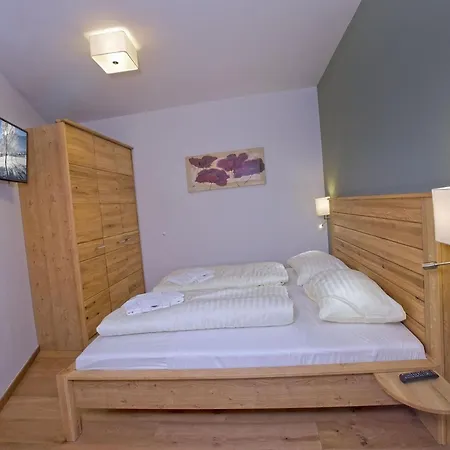 Luxury With Balcony And Access To Sauna Neukirchen am Großvenediger